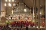 Blockflötenorchester und der Kinderchor beim Adventskonzert