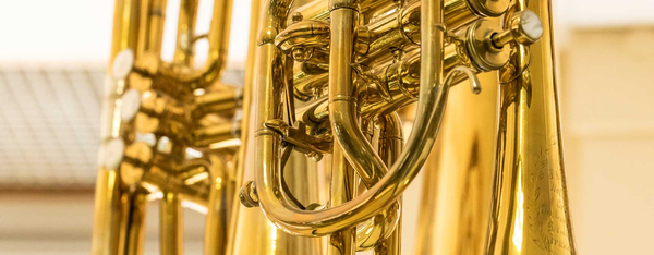zu den Blechblasinstrumenten
