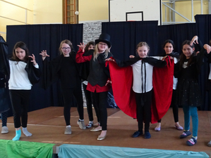 Kinder spielen Musiktheater