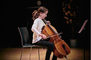 Eine Violoncello-Spielerin beim Konzert Best of